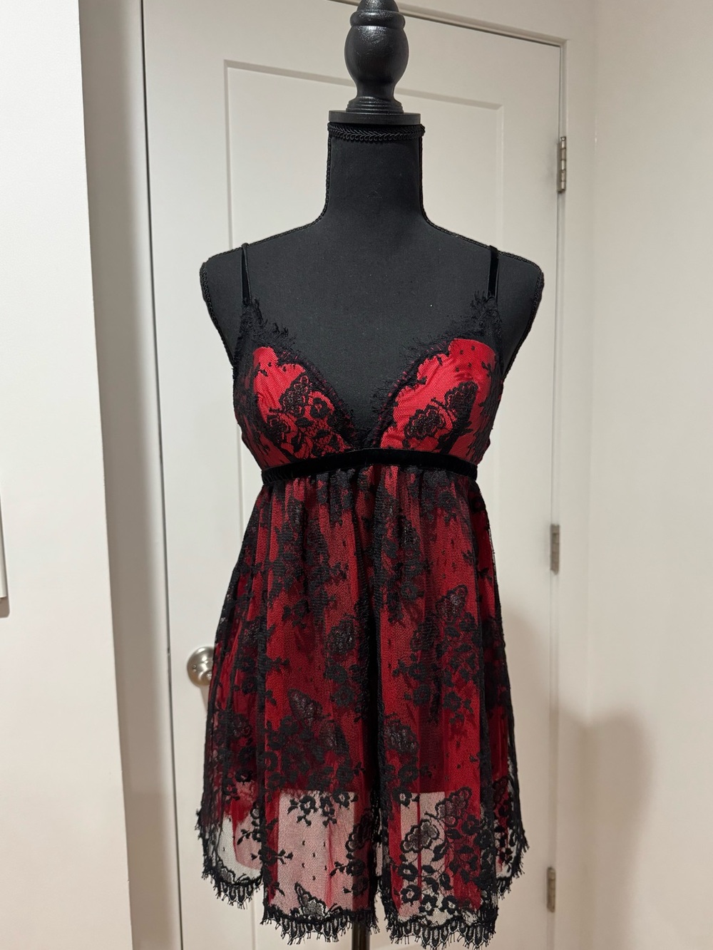 NWT Victoria’s Secret Red and Black Lace Babydoll Chemise Set Size M